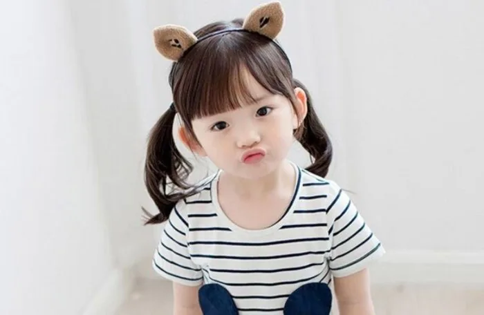 Top 12 các kiểu tóc với băng đô cho bé gái thêm xinh xắn, đáng yêu