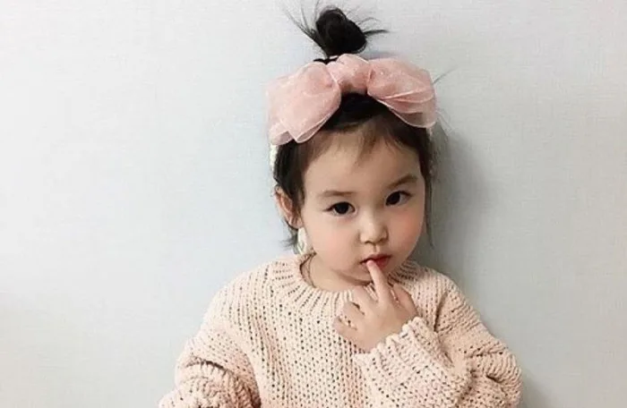 Top 12 các kiểu tóc với băng đô cho bé gái thêm xinh xắn, đáng yêu
