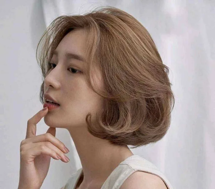 Uốn tóc bao nhiêu tiền? Bảng giá uốn tóc nữ chi tiết 2022 Uốn tóc bao nhiêu tiền? Bảng giá uốn tóc nữ chi tiết 2022