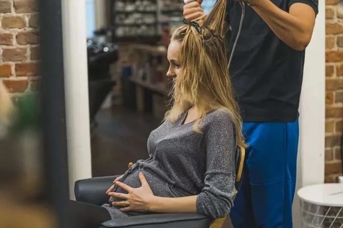 Bà bầu cắt tóc và cách chăm sóc tóc được không? • Hello Bacsi
