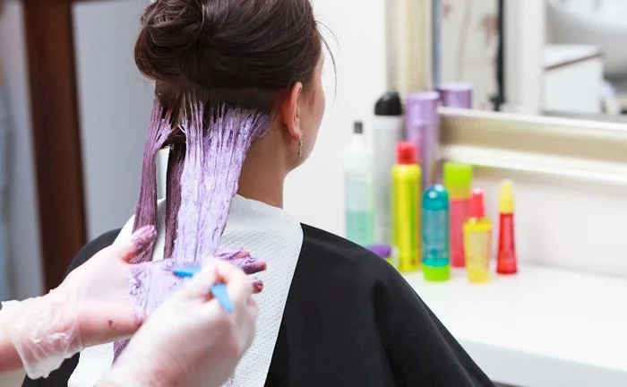 Bà bầu có được nhuộm tóc không? Có ảnh hưởng gì tới thai nhi không?
