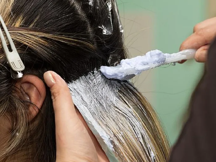 Hướng dẫn cách chăm sóc tóc uốn chuẩn salon - Nhà thuốc FPT Long Châu