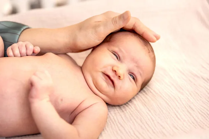 Cách trị cứt trâu ở trẻ sơ sinh không lo tổn thương da đầu của con