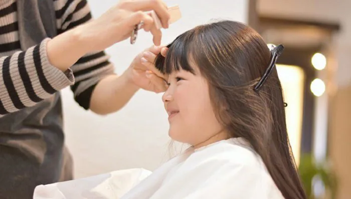 8 chiêu giúp tóc bé gái nhanh mọc dày và óng mượt