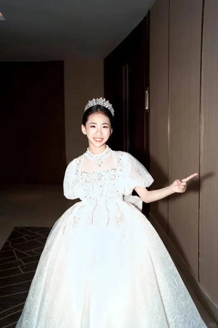 12+ Kiểu Tóc Cho Bé Gái Đi Tiệc Xinh Lung Linh