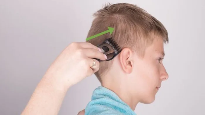 Cách cắt tóc cho bé trai chuẩn đẹp đơn giản tại nhà