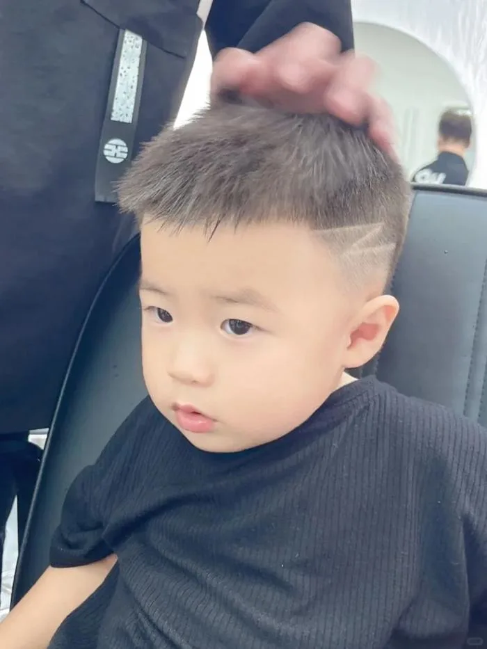 F5 Diện Mạo Cho Hoàng Tử Nhí: 10 Kiểu Tóc Đẹp Cho Bé Trai Cực Chất