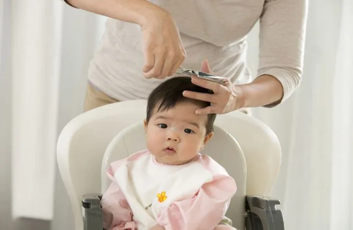 Những điều cần lưu ý khi cắt tóc cho trẻ sơ sinh - EMbe Nature