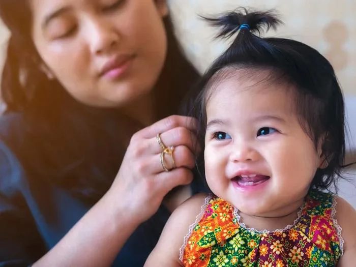 Cắt Tóc Máu Cho Bé Gái: Khi Nào Thích Hợp Những Điều Ba Mẹ Cần Lưu Ý