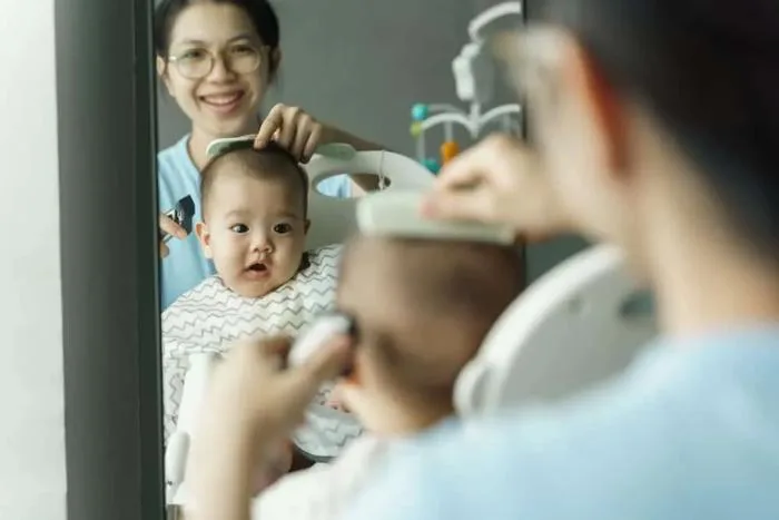 Cắt tóc máu cho bé: Có nên hay không? • Hello Bacsi
