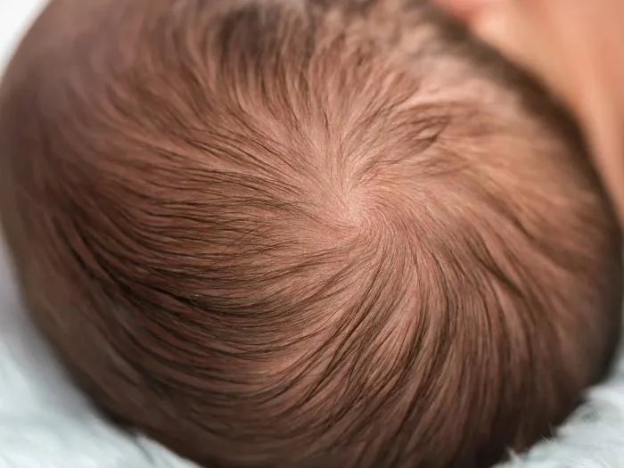 Cắt Tóc Máu Cho Bé Gái: Khi Nào Thích Hợp Những Điều Ba Mẹ Cần Lưu Ý