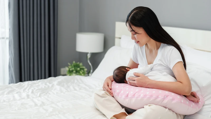 Sau sinh 1 tháng nhuộm tóc được không? Những điều mẹ cần lưu ý - Trung tâm  Tiêm chủng Long Châu