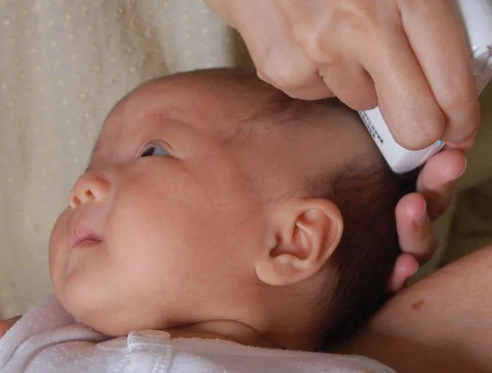 Cách cắt tóc cho trẻ sơ sinh tại nhà an toàn nhất
