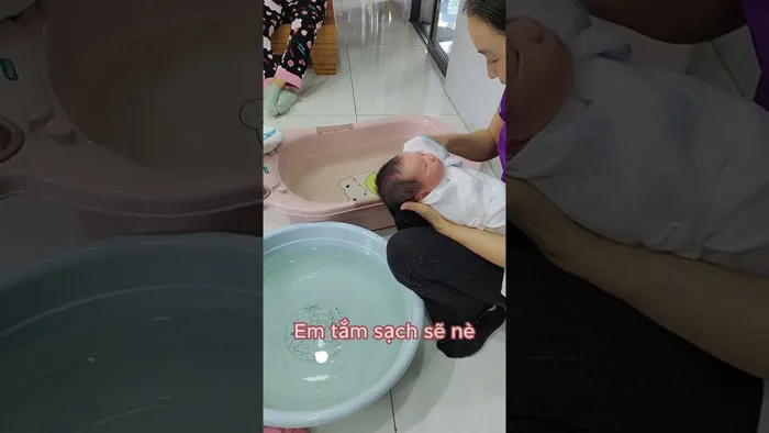 Dịch vụ cắt tóc máu cho bé tại nhà | Dịch Vụ Y tế chăm Sóc Mẹ và Bé sơ sinh.