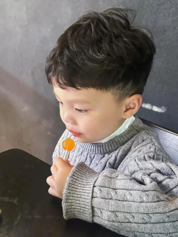 15+ Kiểu Tóc Xoăn Cho Bé Trai Vừa Đáng Yêu Vừa Năng Động 15+ Kiểu Tóc Xoăn Cho Bé Trai Vừa Đáng Yêu Vừa Năng Động