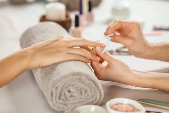 3 cách gỡ sơn gel tại nhà nhanh chóng • Hello Bacsi 3 cách gỡ sơn gel tại nhà nhanh chóng • Hello Bacsi