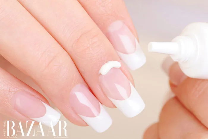 Cách tháo gỡ móng tay gel tại nhà an toàn | Harper's Bazaar Cách tháo gỡ móng tay gel tại nhà an toàn | Harper's Bazaar