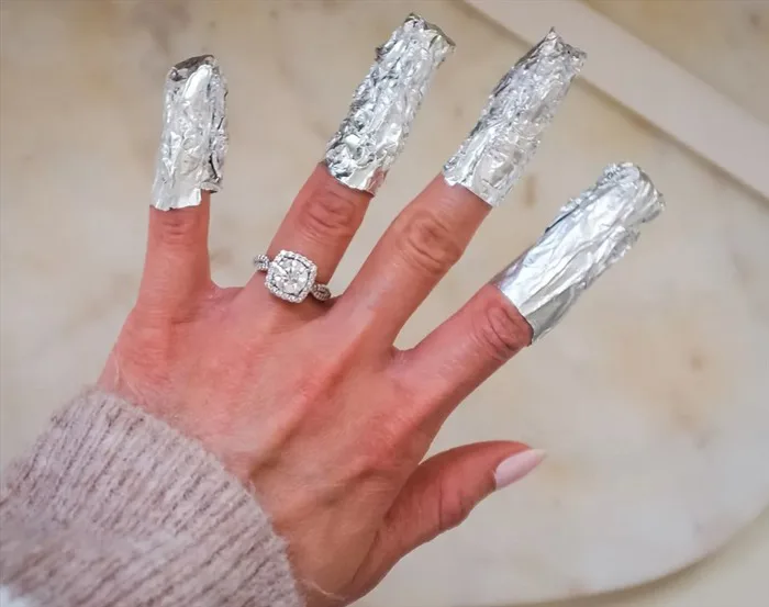 Hướng dẫn cách tháo gỡ móng tay gel đơn giản mà an toàn tại nhà Hướng dẫn cách tháo gỡ móng tay gel đơn giản mà an toàn tại nhà