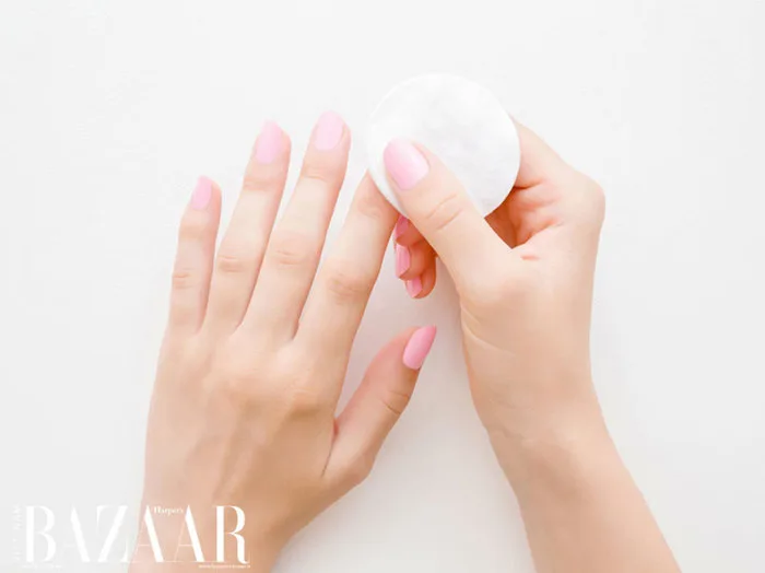 Cách tháo gỡ móng tay gel tại nhà an toàn | Harper's Bazaar Cách tháo gỡ móng tay gel tại nhà an toàn | Harper's Bazaar