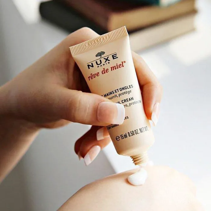 Kem Dưỡng Da Tay Và Móng Nuxe Reve De Miel Hand and Nail Cream 50mlKem Dưỡng  Da Tay Và Móng Nuxe Reve De Miel Hand and Nail Cream 50ml – Chanh Cosmetic