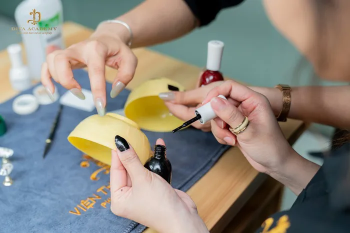 Khóa học nail - Đào tạo chuyên sâu, cam kết chất lượng
