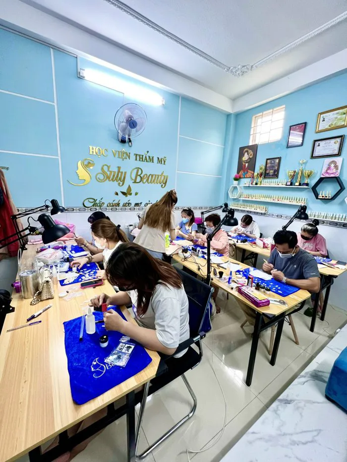 KHÓA HỌC ĐÀO TẠO NGHỀ NAIL CHUYÊN NGHIỆP - Suly Beauty