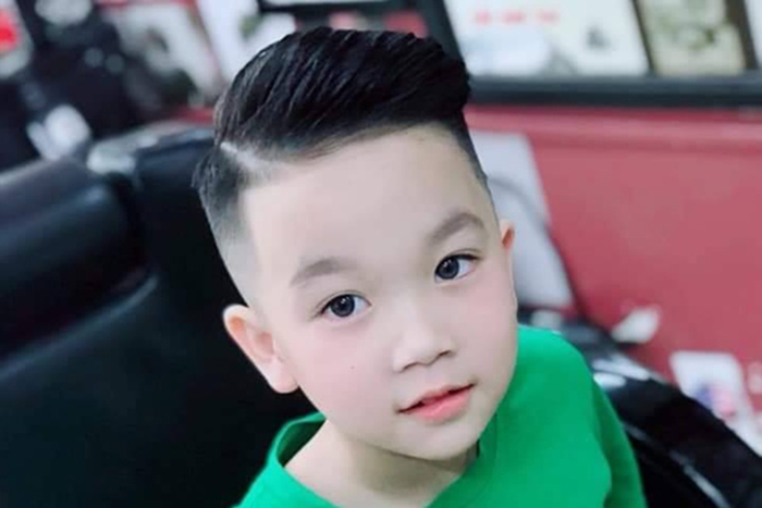 Gợi ý 15 mẫu tóc cho bé trai mặt tròn khiến ai cũng thích mê