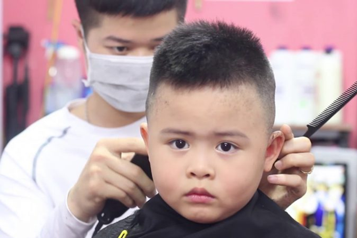 Gợi ý 15 mẫu tóc cho bé trai mặt tròn khiến ai cũng thích mê