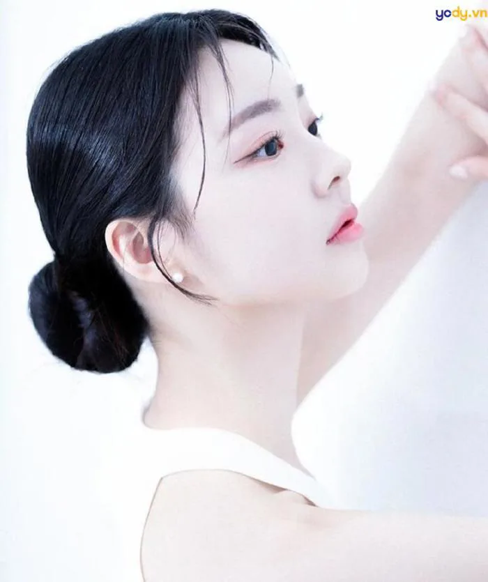 17+ kiểu tóc búi thấp trẻ trung mà vẫn cực quyến rũ | Yody