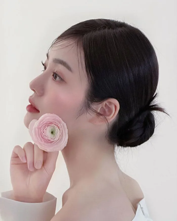 Sang chảnh hóa ngoại hình với kiểu tóc búi thấp thanh lịch