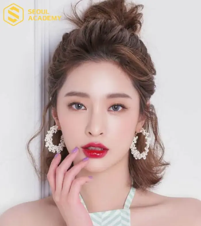 Gợi ý 15+ kiểu tóc buộc nửa đầu đi tiệc hot nhất hiện nay