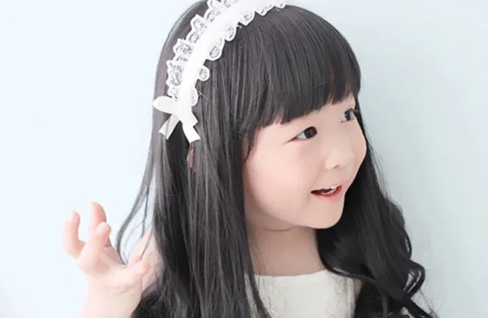 Top 12 các kiểu tóc với băng đô cho bé gái thêm xinh xắn, đáng yêu
