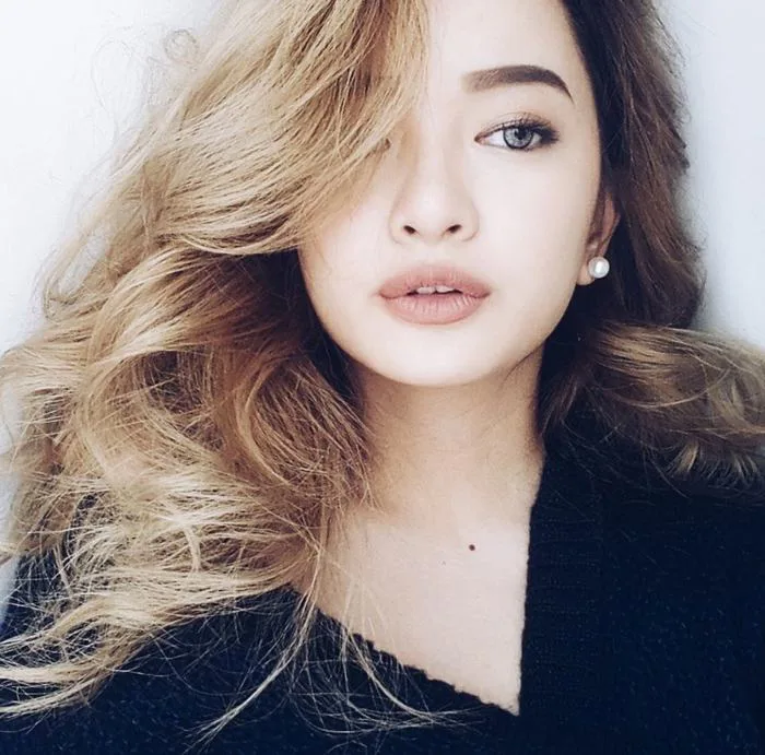 Thời V-line qua rồi, nhìn những hot girl này các cô gái mặt tròn hãy tự tin  lên nhé!