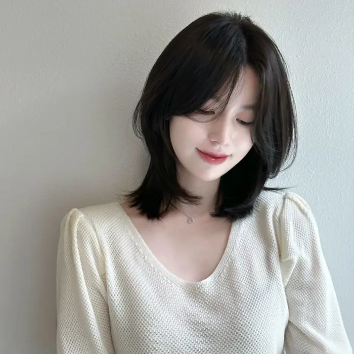 5 kiểu tóc đen chuẩn cứu cánh cho nàng mặt tròn: Che khuyết điểm cực khéo,  tôn nét mềm mại, cắt xong ai cũng trầm trồ