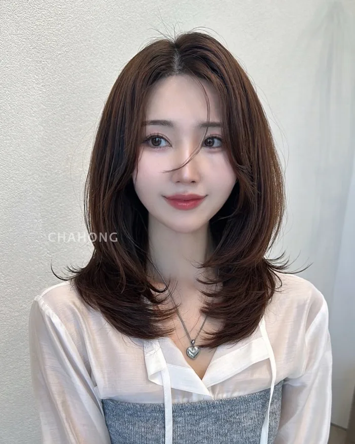 Tóc ngang vai cho nữ mặt tròn: 4 kiểu tóc ngang vai cho nàng sở hữu gương mặt  tròn