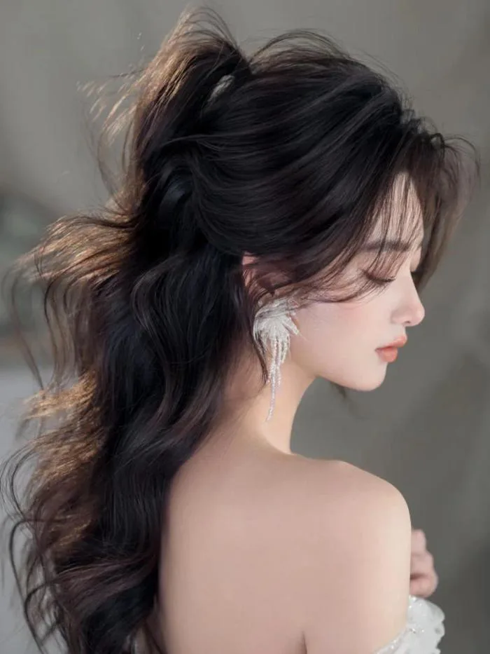 Toplist những kiểu tóc đi tiệc cho mặt tròn xinh đẹp, cuốn hút nhất