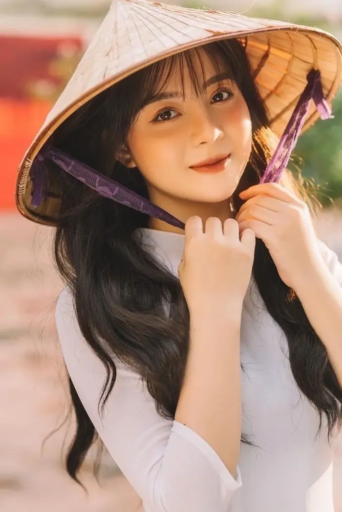 Khám phá bộ ảnh gái xinh đội nón lá đẹp dịu dàng và quyến rũ