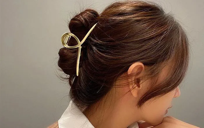 Chiêu búi tóc chuẩn đẹp với kẹp càng cua, giúp bạn 