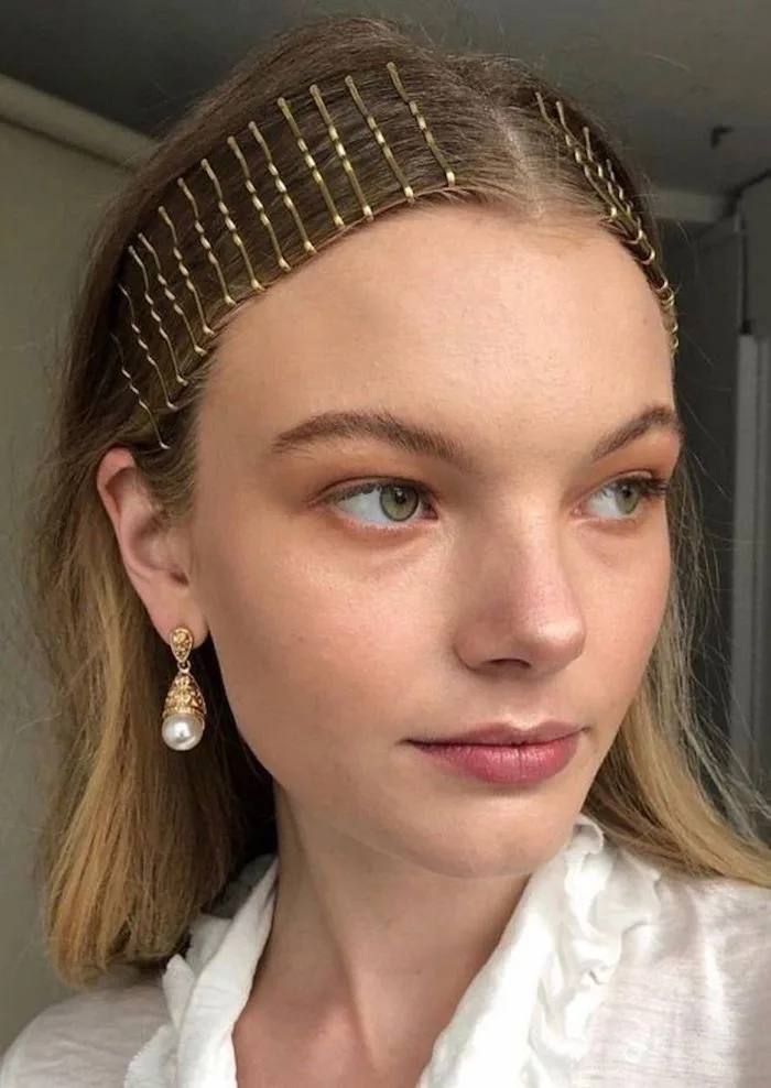 6 cách làm điệu tóc với kẹp tăm vừa đẹp vừa độc biến bạn thành fashionista  | Harper's Bazaar