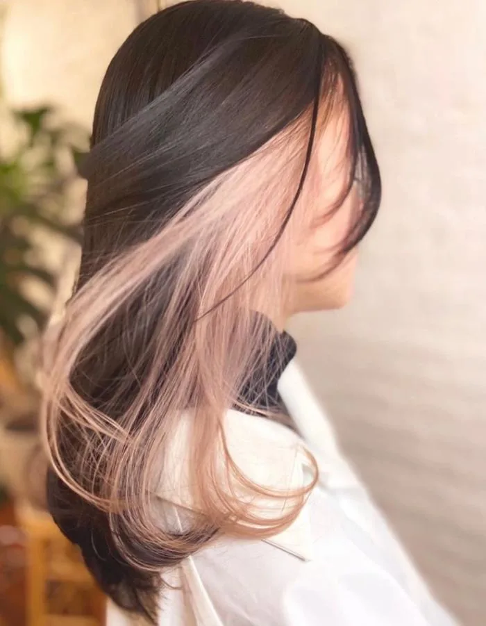 Xu hướng highlight ẩn hay nhuộm “Peekaboo” đang làm hội chị em phát sốt
