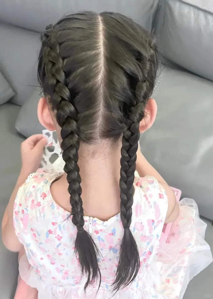 1001+ Các Kiểu Buộc Tóc Cho Bé Gái Xinh Lung Linh