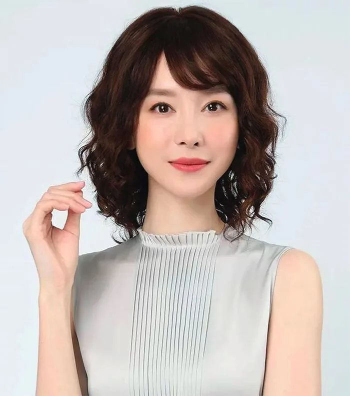 11 kiểu tóc xoăn ngắn cho phụ nữ trung niên giúp trẻ trung