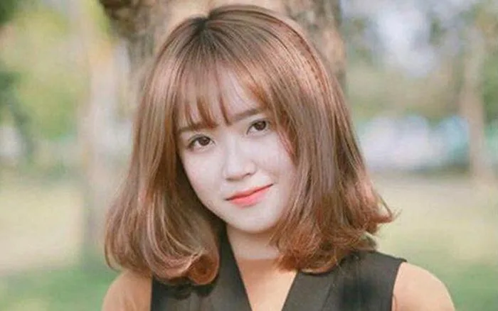 Khám phá ngay 14 kiểu tóc ngắn uốn cụp chữ C đầy cuốn hút, giúp bạn nổi bật  và thu hút mọi ánh nhìn.
