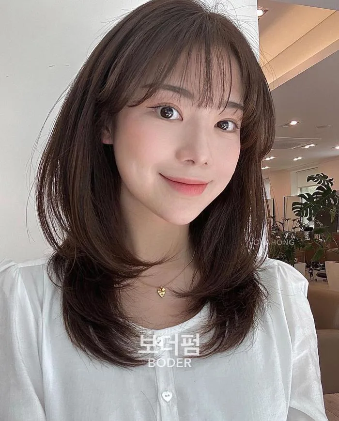 5 kiểu tóc uốn cụp 2023 thanh lịch nhưng vẫn trẻ trung cho nàng công sở