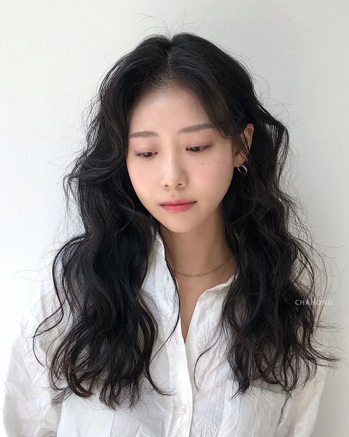Đón đầu xu hướng cùng 7 kiểu tóc uốn sóng hippie Hàn Quốc thời thượng nhất  hiện nay - Omnia Hair Boutique - Salon tóc organic tại Hà Nội