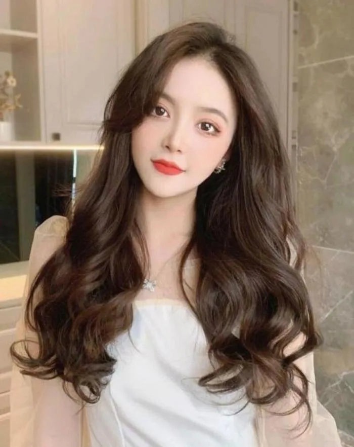 Cập nhật xu hướng với 9 kiểu tóc uốn cho nữ dịp Tết 2025 - Omnia Hair  Boutique - Salon tóc organic tại Hà Nội