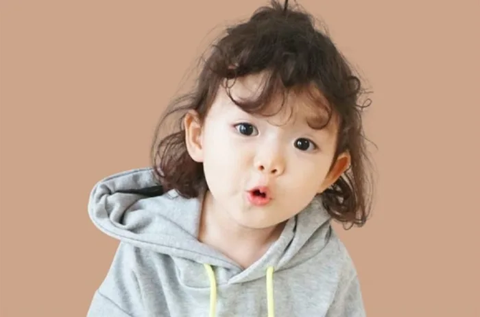 7 kiểu tóc xoăn cho bé gái 3 tuổi dễ thương, ai ngắm cũng yêu