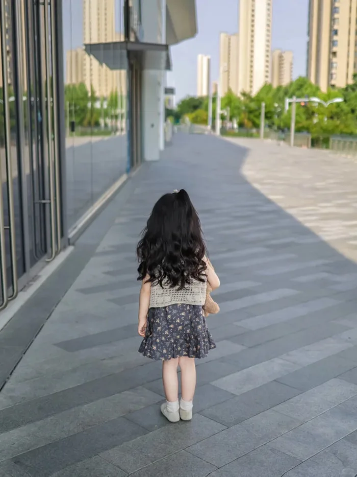 12 Kiểu Tóc Uốn Cho Bé Gái Dễ Thương, Ai Nhìn Cũng Mê