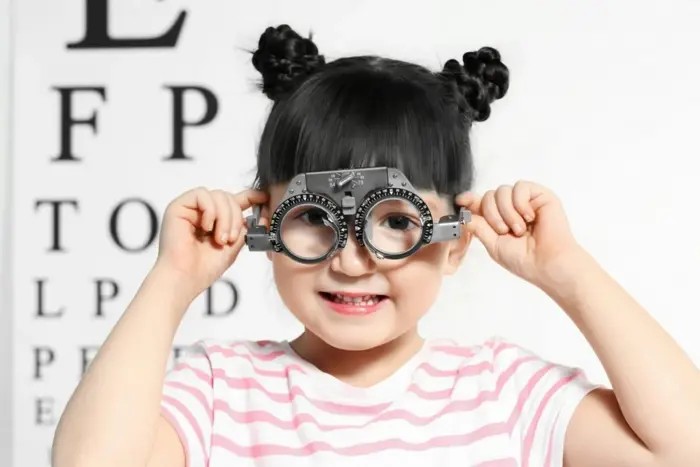 Cắt kính cận cho bé – Quy trình chuẩn và địa chỉ uy tín tại Mắt Kính LB  Eyewear | Mắt Kính LB Eyewear