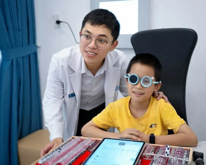 Cắt kính cận cho trẻ em đúng độ, lưu ý khi đo kính